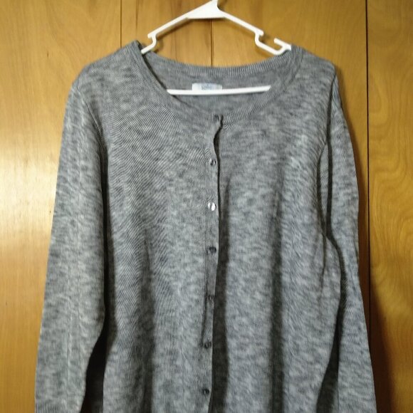 Croft & Barrow Women's 1X? Gray Button Front Cardigan Sweater Casual Classic - Picture 2 of 5